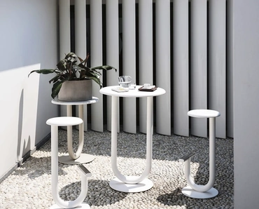 Sgabello Strong in metallo laccato di Desalto