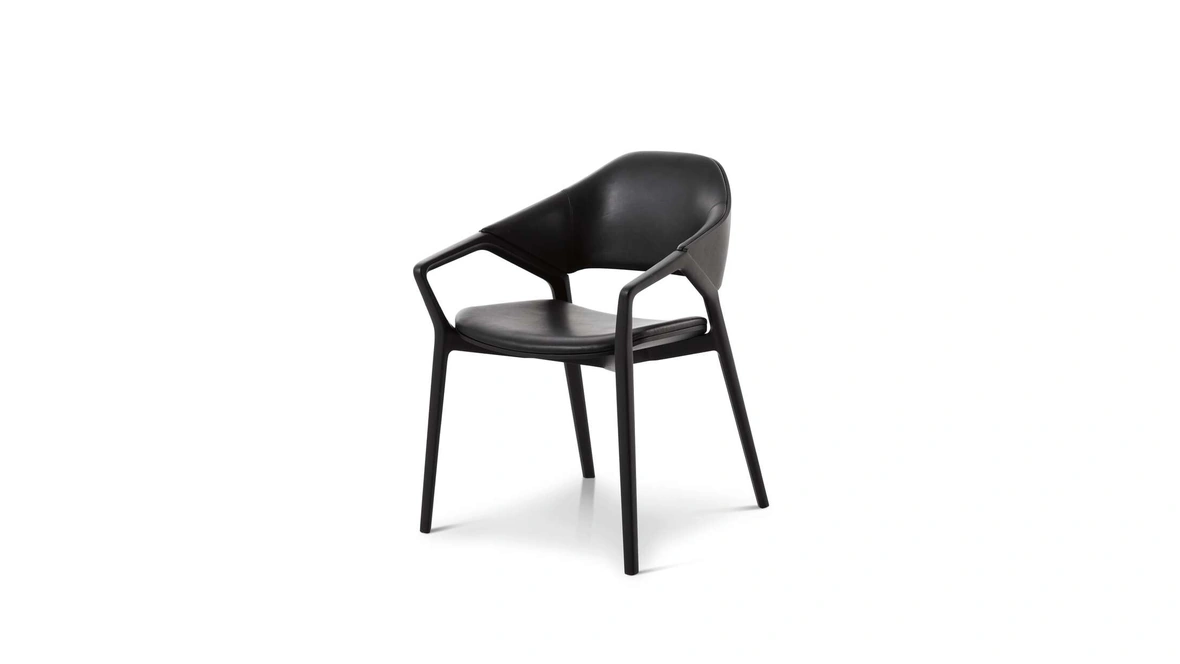 Sedia in pelle e legno massello Ico di Cassina