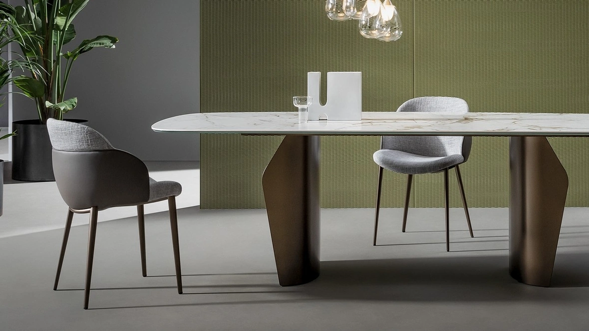 Sedia My Way in tessuto con rivestimento esterno in ecopelle di Bonaldo