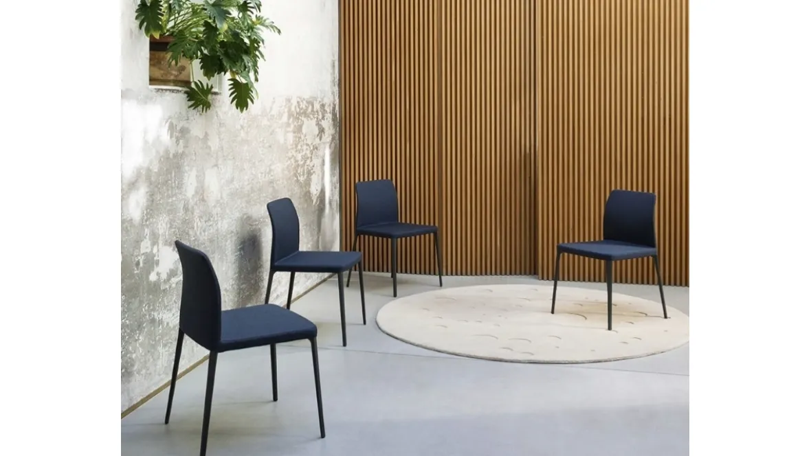 Sedia imbottita Nara di Desalto