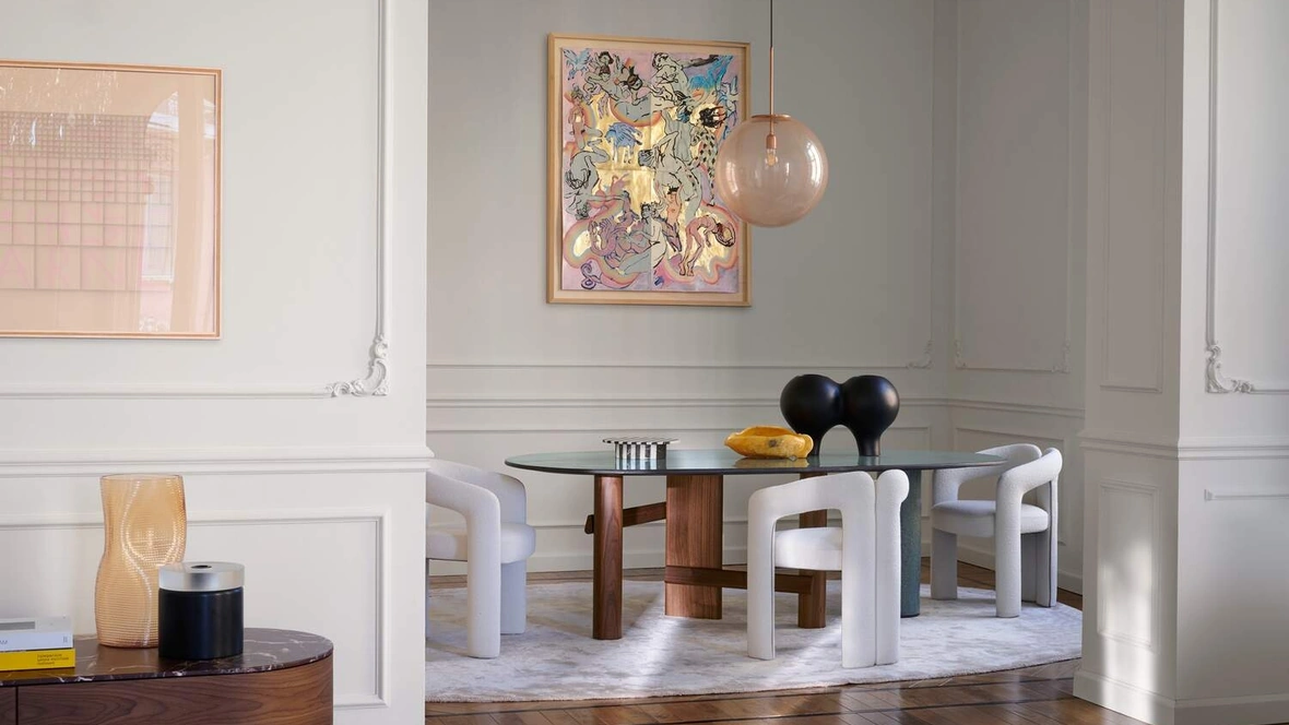 Tavolo ovale Sengu con top in gres porcellanato e base in legno massello di Cassina
