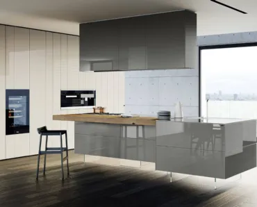 Cucina Design 36e8 Isola in vetro laccato Grigio lucido con piano in legno di Rovere centenario di Lago