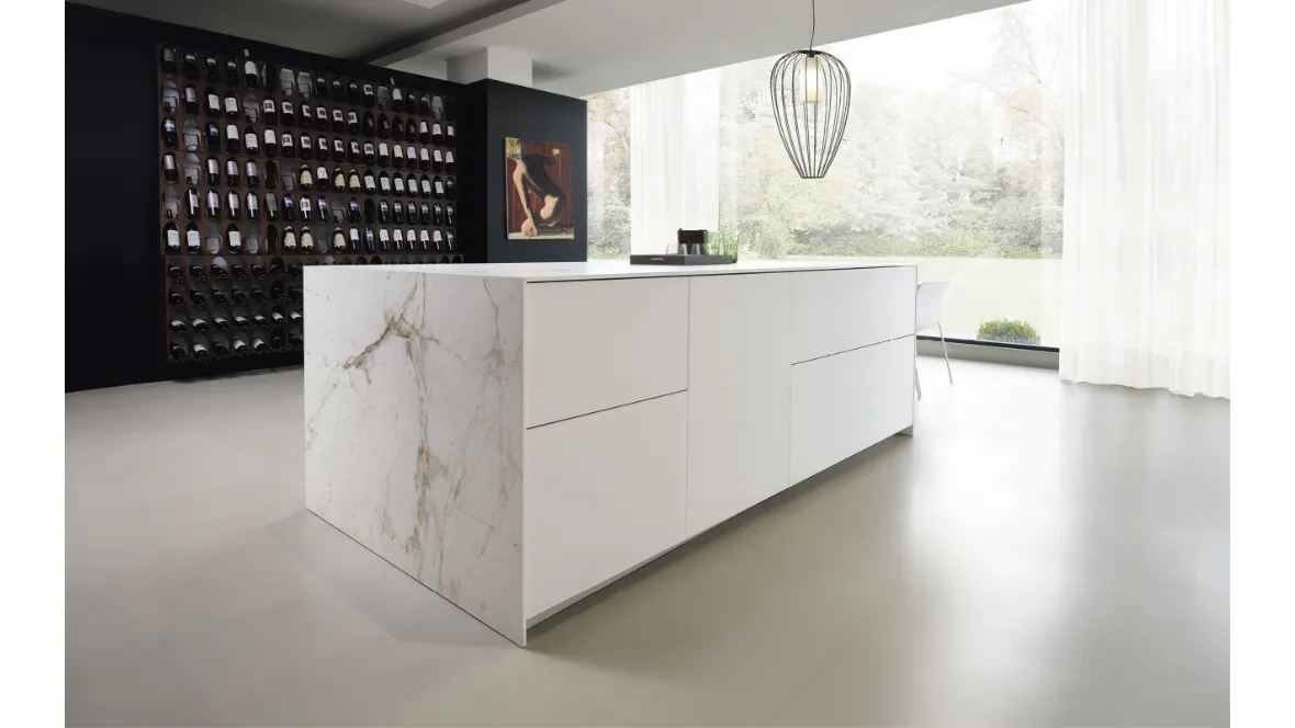 Cucina Design con isola Arena in laccato di Maistri