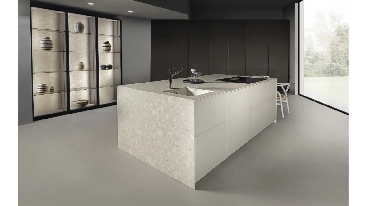 Cucina Design con isola Arena in laccato di Maistri