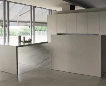 Cucina Design con isola Arka 03 di Maistri