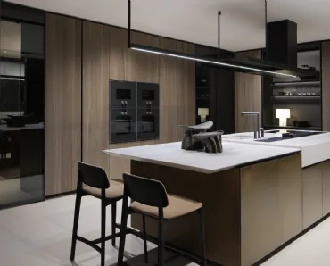 Cucina Design con isola Artex Pro in Olmo Fossile e laccato metallizzato di Poliform