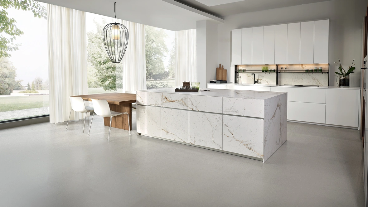 Cucina Design con isola Giza neolith + Arena Line di Maistri