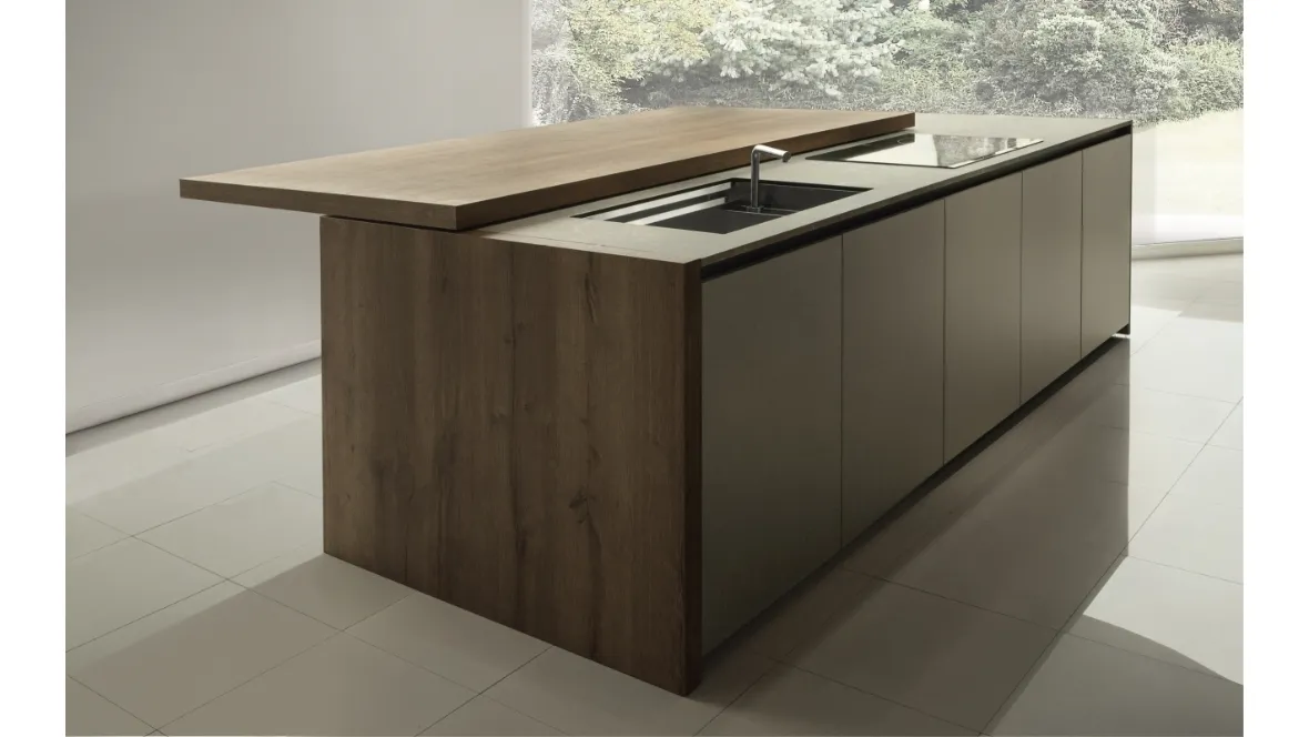 Cucina Design con isola Arka 05 in legno e laccato di Maistri