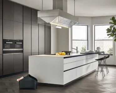 Cucina Design con isola in vetro satinato bianco Twelve 01 di Poliform