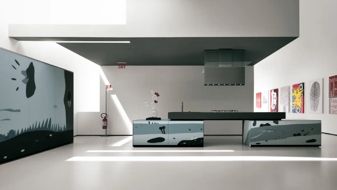 Cucina Design con disegni ad intarsio realizzati su vetro Artematica Vitrum Arte Natura bianco e nera di Valcucine