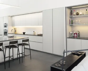 Cucina Design con isola Viva in laccato di Maistri