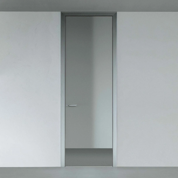 Porta per interni Link+ in vetro grigio cenere con telaio in alluminio di Rimadesio