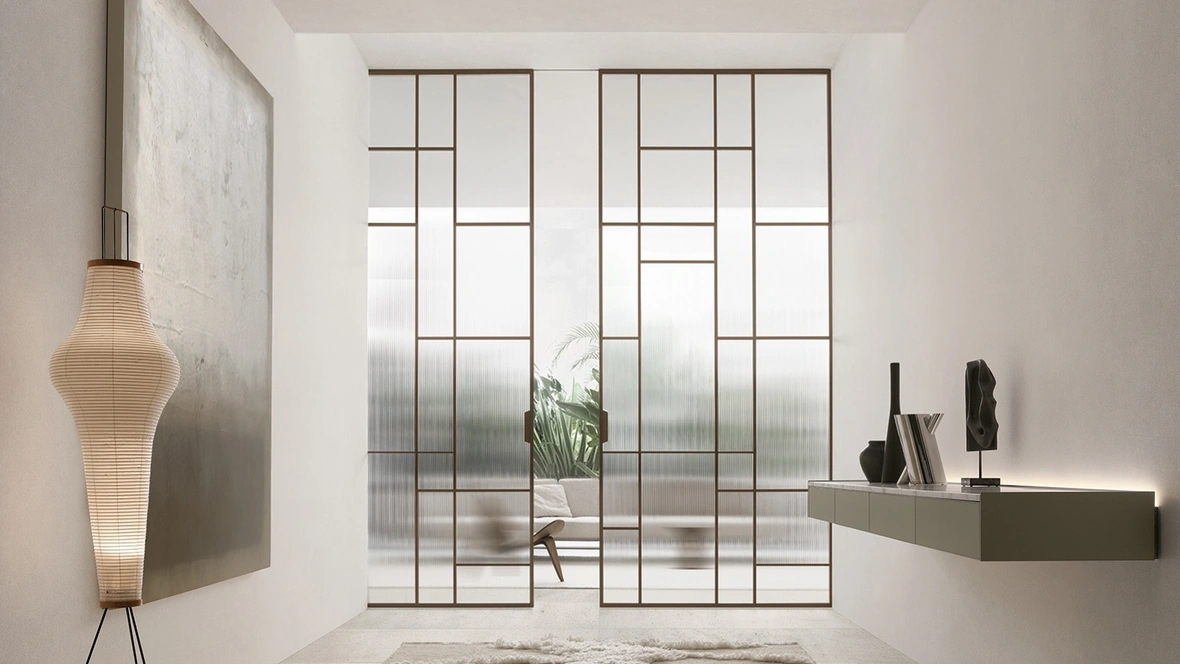 Porta per interni Maxi Scorrevole in vetro con telaio in legno di Rimadesio