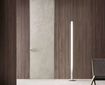 Porta a filo muro per interni Moon in finitura gres crema con struttura in alluminio finitura Platino di Rimadesio