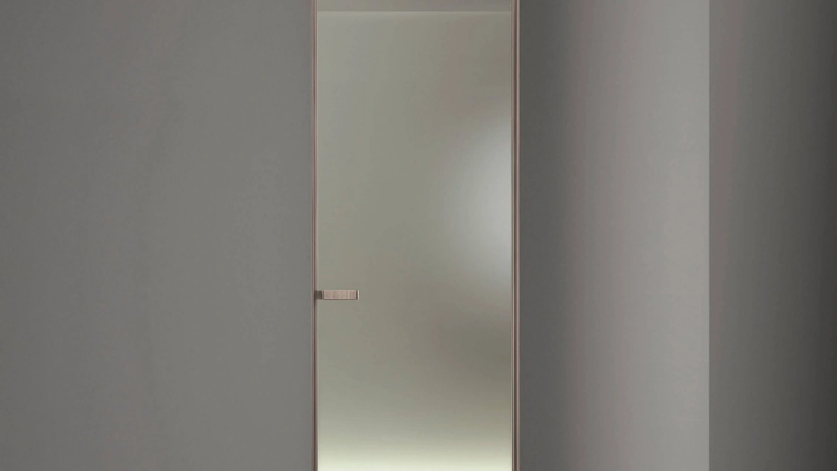 Porta a battente con chiusura magnetica per interni Vela di Rimadesio