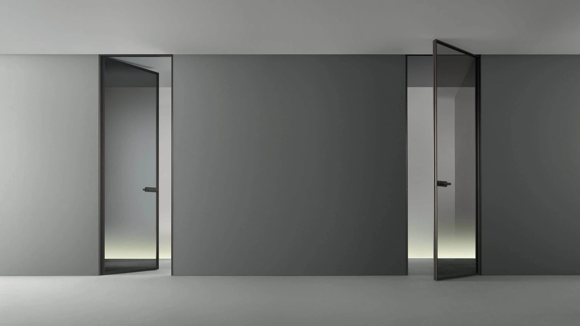Porta per interni Zen in vetro grigio trasparente con telaio in alluminio di Rimadesio