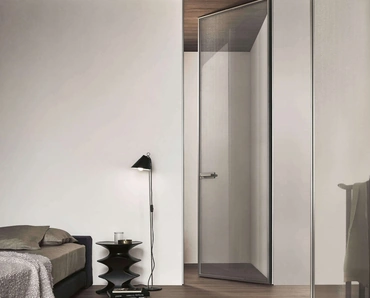 Porta a battente per interni Zen in vetro con telaio e rete in alluminio di Rimadesio