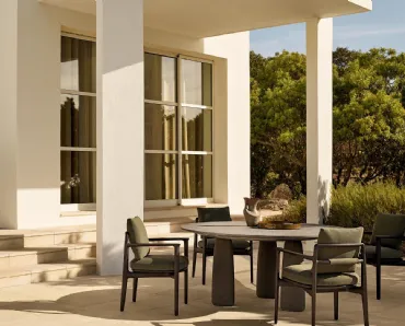 Tavolo rotondo Monolith con top in pietra di Poliform